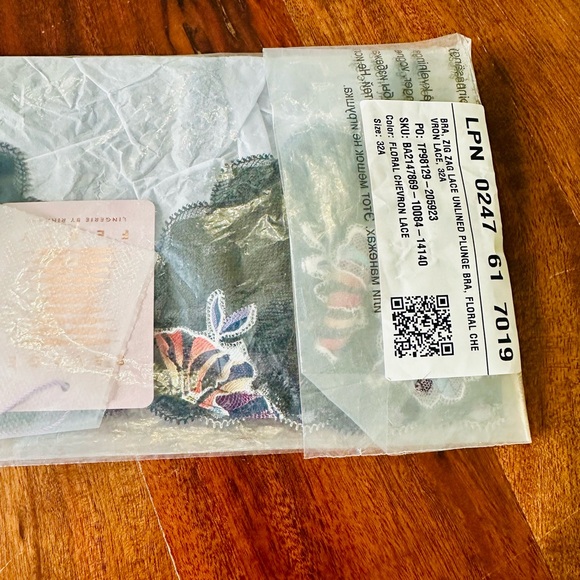 Savage X Fenty Black Floral Multicolor ZIG ZAG ZEN UNLINED LACE PLUNGE BRA - Picture 3 of 5